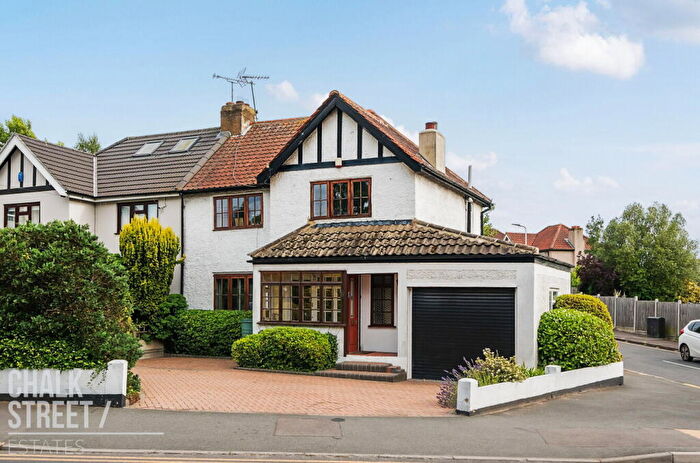 3 Bedroom Semi Detached House For Sale In Squirrels Heath Lane, Hornchurch, RM11