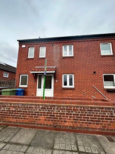 3 Bedroom Semi-Detached House To Rent In Tunstall Close, Norwich, NR5