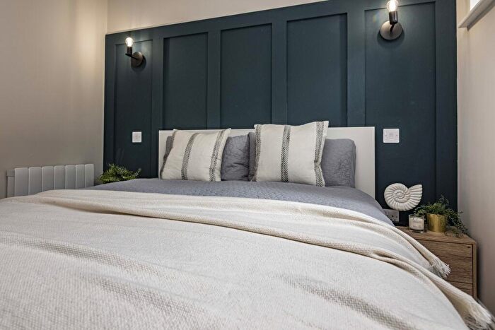 1 Bedroom Flat To Rent In Luxury Bedroom Apartment // /, LN5