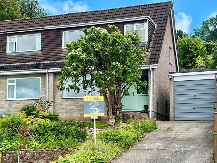 3 Bedroom Semi-Detached House For Sale In The Score, Blagdon, BS40