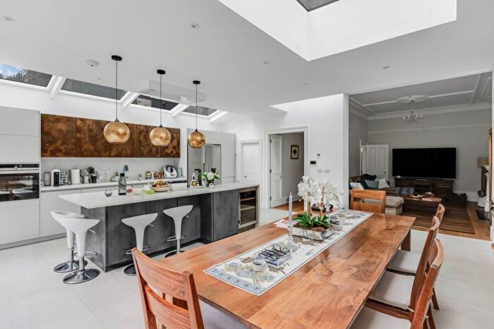 6 Bedroom Terraced House To Rent In Southwood Avenue, N6