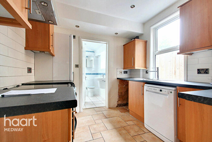 3 Bedroom End Of Terrace House For Sale In Mill Road, Rochester, ME2