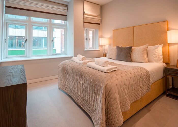 2 Bedroom Flat To Rent In Duke Street, Mayfair, London, W1K