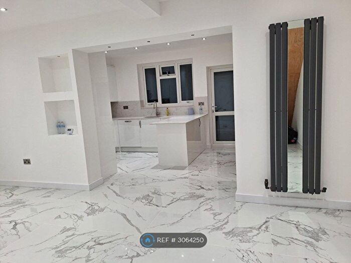 4 Bedroom Terraced House To Rent In Randolph Road, Slough, SL3