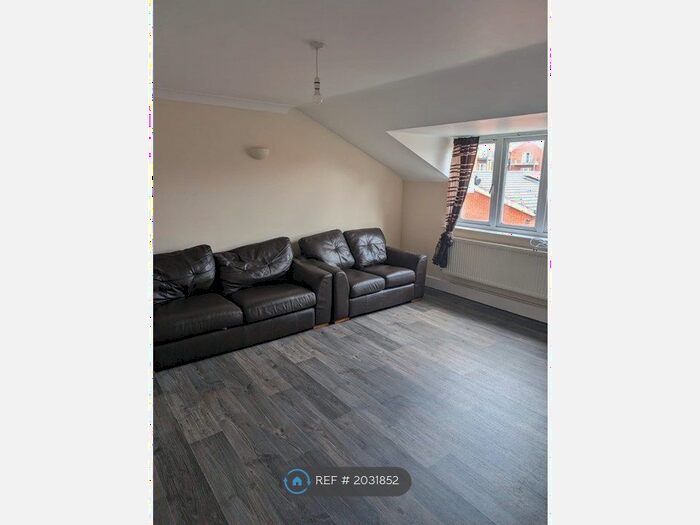 2 Bedroom Flat To Rent In Tiptaft House, Mitcham, CR4