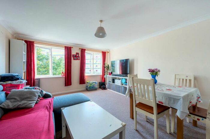 2 Bedroom Flat To Rent In Sopwith Way, Kingston, Kingston Upon Thames, KT2