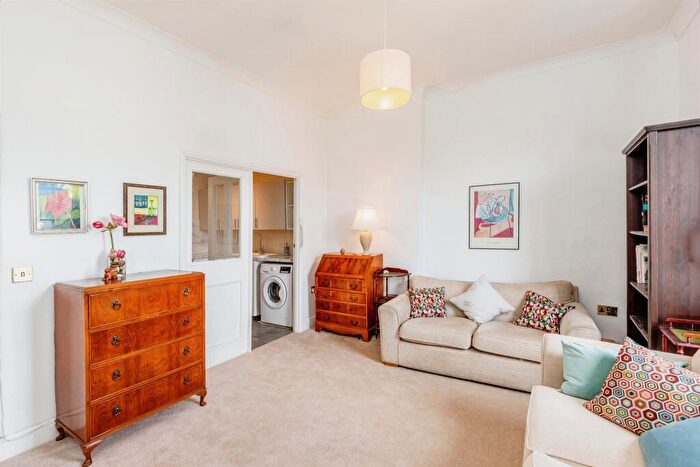 1 Bedroom Apartment For Sale In Royal York Crescent, Clifton, Bristol, BS8