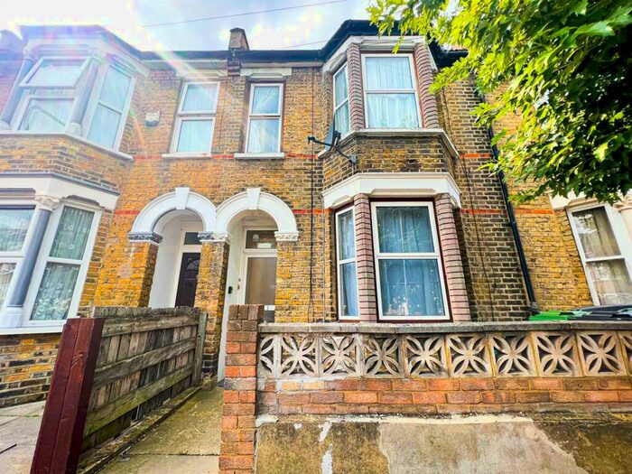 Houses for sale in Acacia Road, London, E17