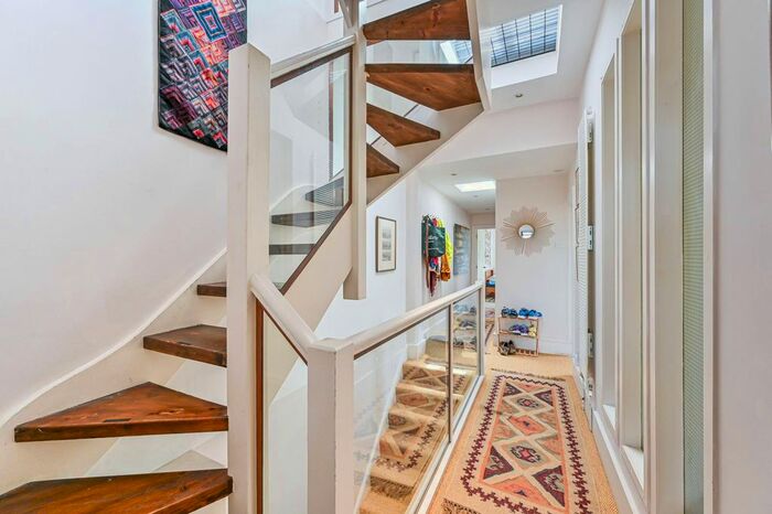 2 Bedroom Maisonette To Rent In Brockwell Park Gardens, Poet's Corner, London, SE24