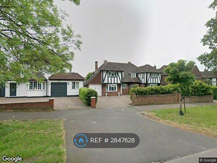 3 Bedroom Semi Detached House To Rent In Belmont Rise, Sutton, SM2