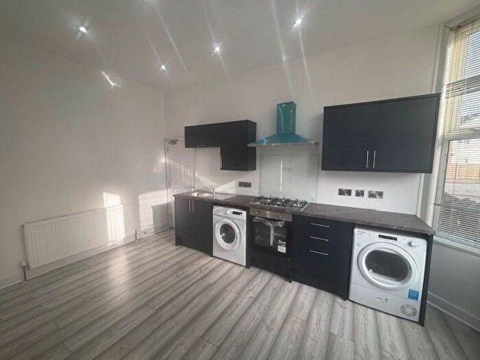 3 Bedroom Flat To Rent In Loughborough Road, West Bridgford, Nottingham, NG2