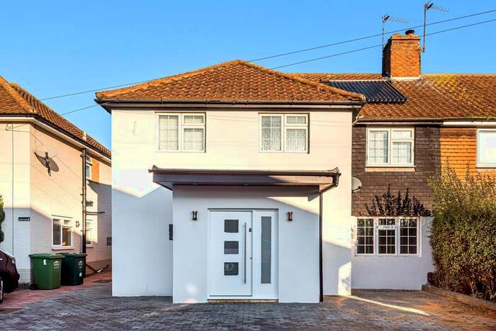 4 Bedroom Semi-Detached House To Rent In Hawthorn Way, Upper Halliford, Shepperton, TW17