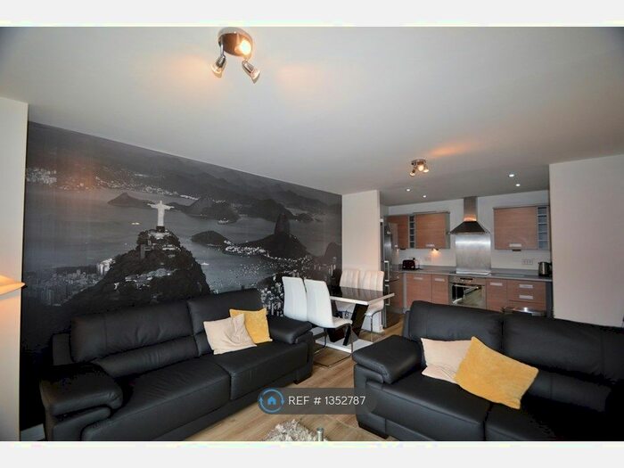 2 Bedroom Flat To Rent In Bouverie Court, Leeds, LS9