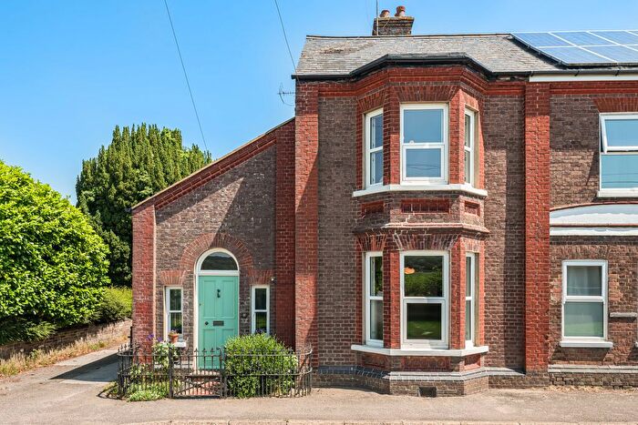 3 Bedroom Semi-Detached House For Sale In Main Road South, Dagnall, HP4