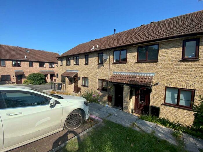 2 Bedroom House To Rent In Whatcombe Road, Frome, Somerset, BA11