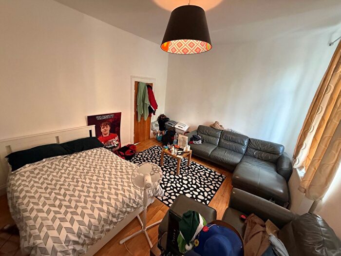 3 Bedroom Flat To Rent In Caledonian Road, London, N7