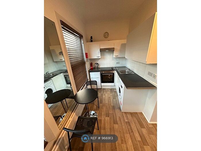 Studio To Rent In Newlyn Road, London, N17