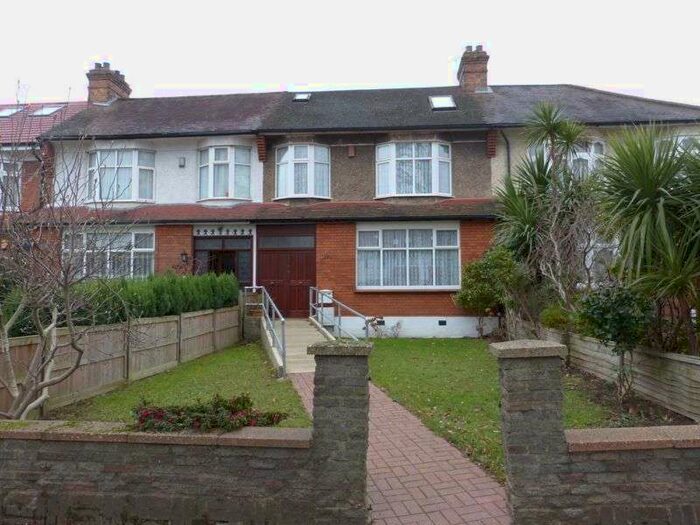 3 Bedroom Property To Rent In Park Avenue, Enfield, EN1