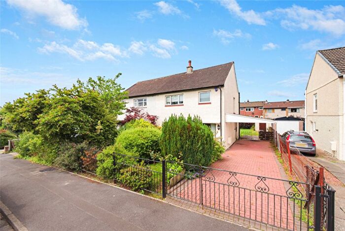 3 Bedroom Semi-Detached House For Sale In Troubridge Avenue, Kilbarchan, PA10