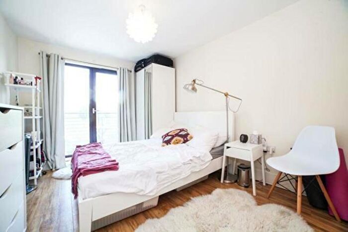 1 Bedroom Flat To Rent In Kennington Park Road, London, SE11
