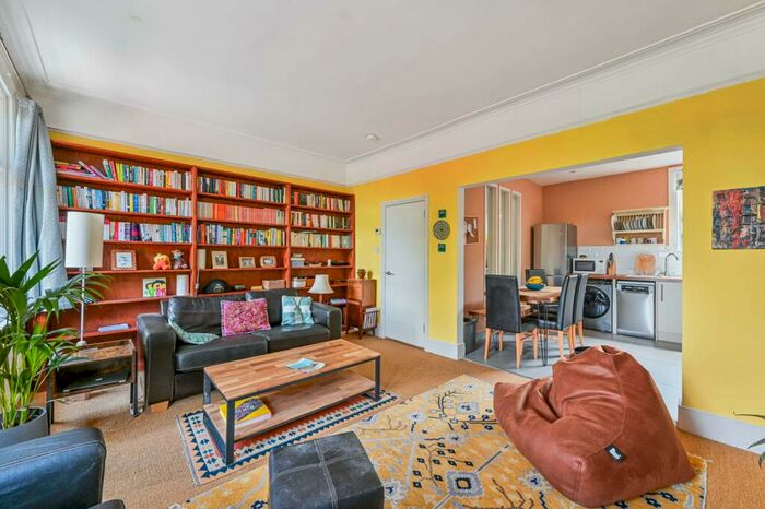 2 Bedroom Maisonette To Rent In Brockwell Park Gardens, Poet's Corner, London, SE24