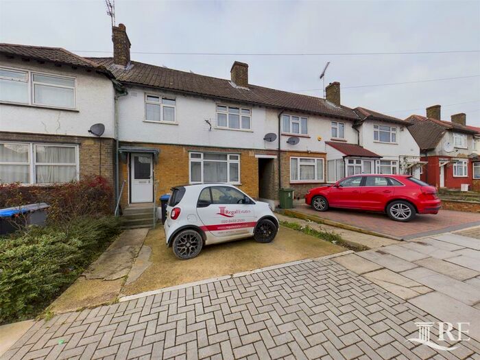 4 Bedroom Semi-Detached House To Rent In Attewood Avenue, Neasden, London, NW10
