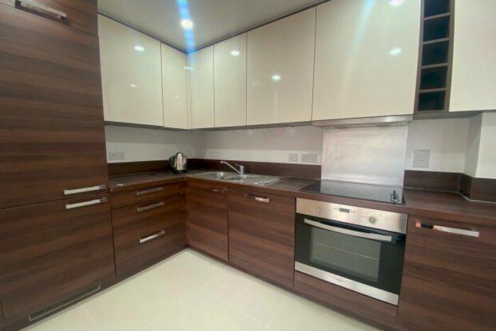 2 Bedroom Flat To Rent In College House, London, SW15