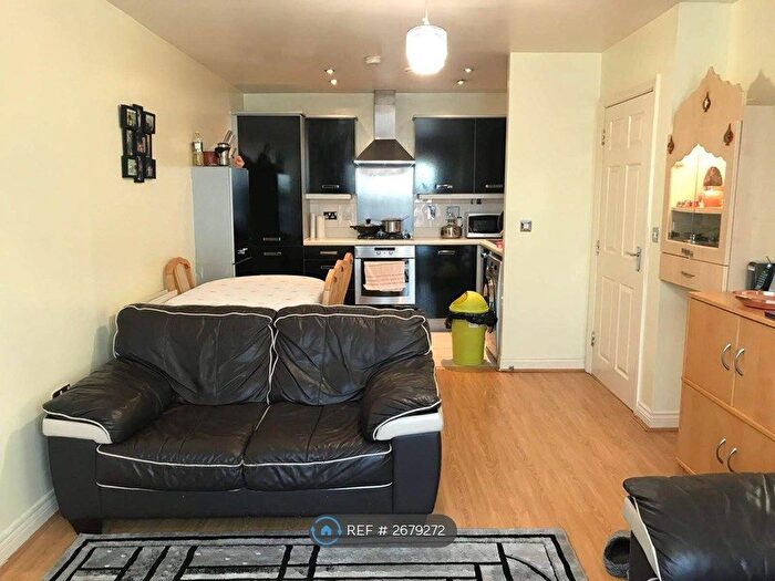 2 Bedroom Flat To Rent In Smoothfield Court, Hounslow, TW3