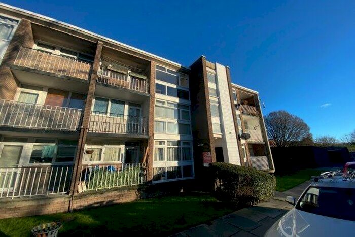 2 Bedroom Flat To Rent In Hornby Avenue, Wirral, CH62