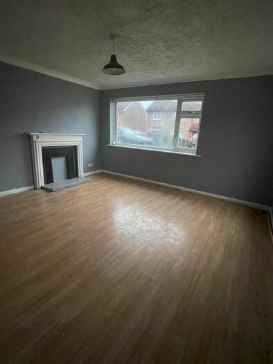 2 Bedroom Flat To Rent In Bunting Close, Ilkeston, DE7