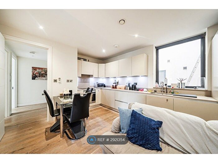 3 Bedroom Flat To Rent In Clifton Terrace, London, N4