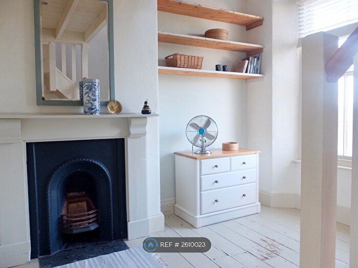 1 Bedroom Terraced House To Rent In Gyllyng Street, Falmouth, TR11