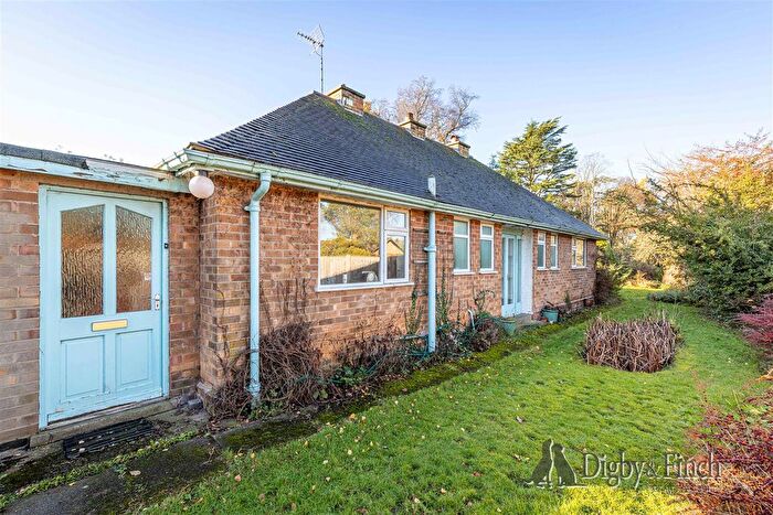 2 Bedroom Bungalow For Sale In Cliff Drive, Radcliffe-On-Trent, Nottingham, NG12