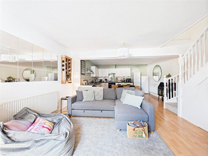 3 Bedroom Maisonette For Sale In Albert Grove, Bristol, BS5