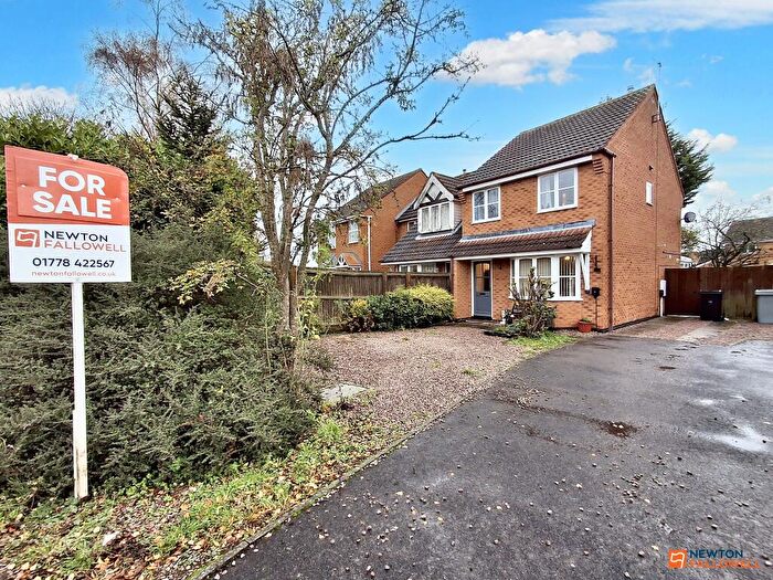 3 Bedroom End Of Terrace House For Sale In Berkeley Drive, Bourne, PE10