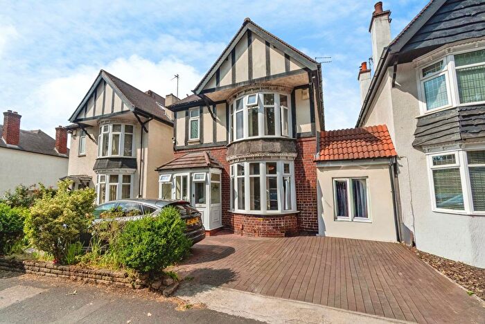 3 Bedroom Detached House For Sale In Compton Road, Wolverhampton, West Midlands, WV3