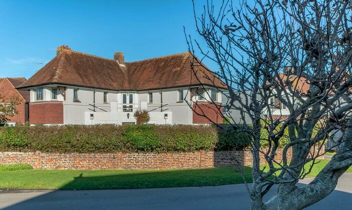 5 Bedroom Detached House For Sale In Sea Drive, Felpham, PO22