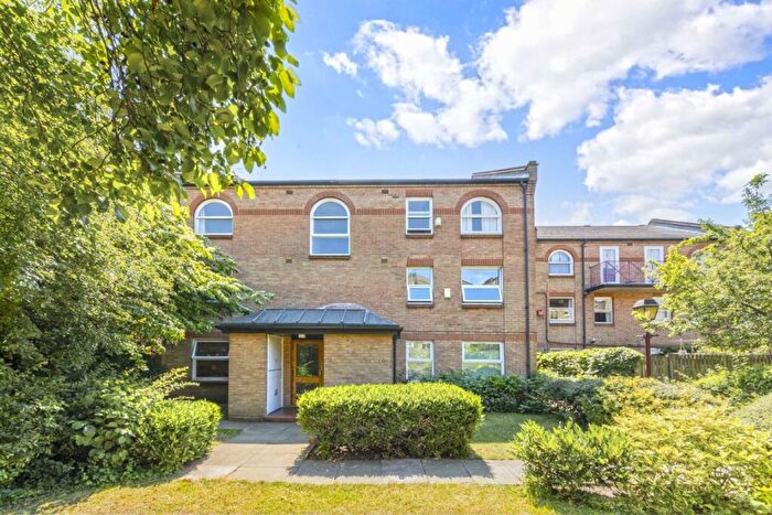 1 Bedroom Flat To Rent In Earlston Grove, Victoria Park Road, E9