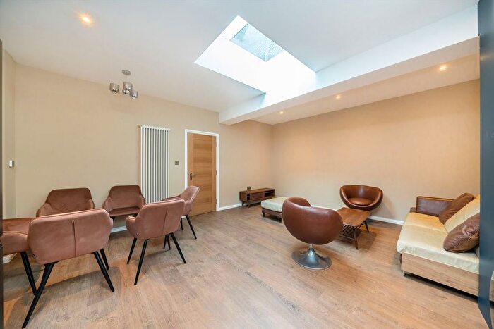 4 Bedroom Flat To Rent In Trinity Walk, London, NW3