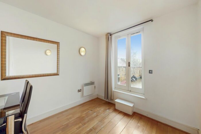 2 Bedroom Flat To Rent In Chiswick High Road, London, W4