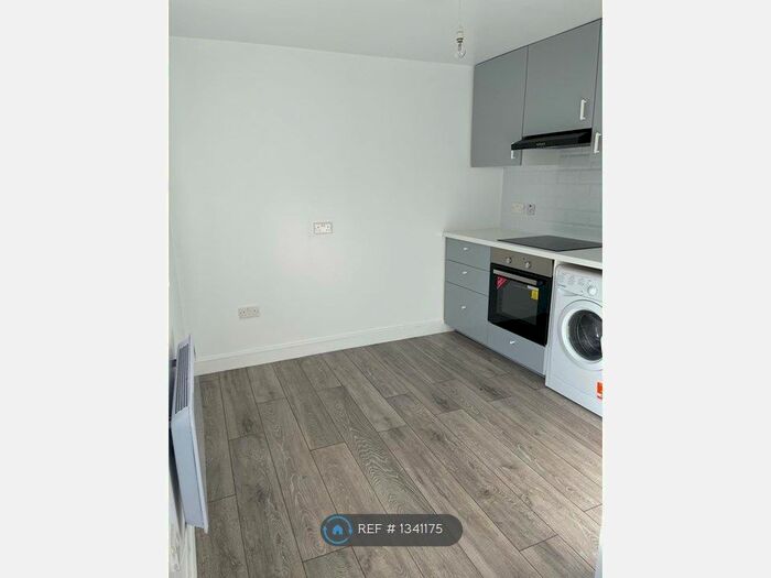 1 Bedroom Flat To Rent In Brockley Avenue, Stanmore, HA7