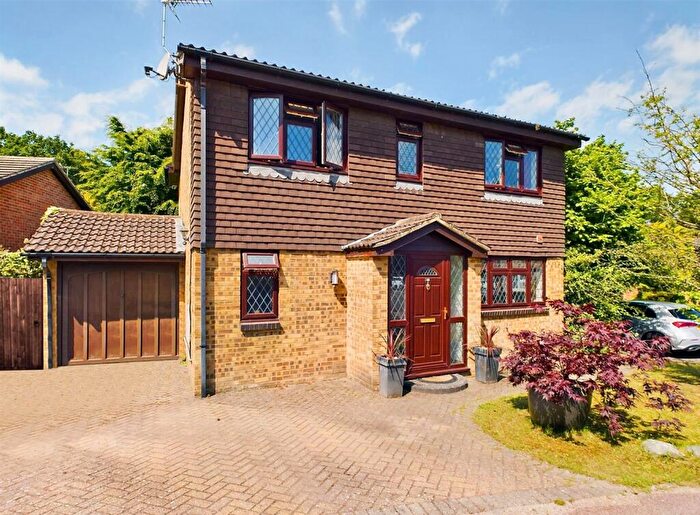 5 Bedroom Detached House To Rent In Selbourne Close, Pound Hill, RH10