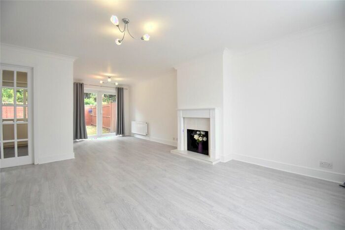 4 Bedroom Semi-Detached House To Rent In Union Street, Farnborough, Hampshire, GU14