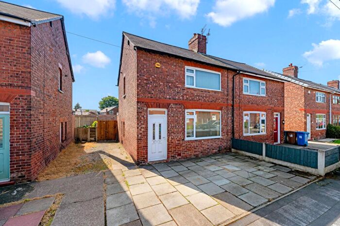 2 Bedroom Semi Detached House For Sale In Oak Avenue, Cadishead, M44
