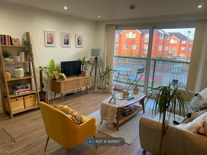 2 Bedroom Flat To Rent In Hall Lane, Manchester, M23