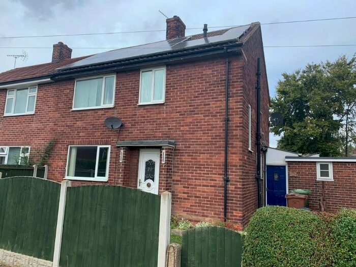 3 Bedroom Semi-Detached House To Rent In Windhill Road, Wakefield, WF1