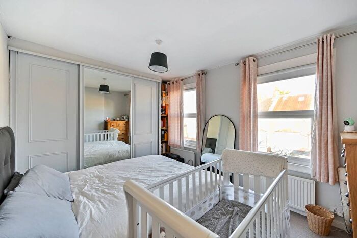 2 Bedroom End Of Terrace House For Sale In Grafton Road, New Malden, KT3
