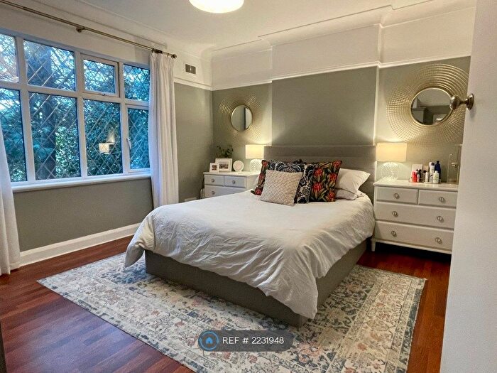 2 Bedroom Flat To Rent In Bushey Mansions, London, SW20