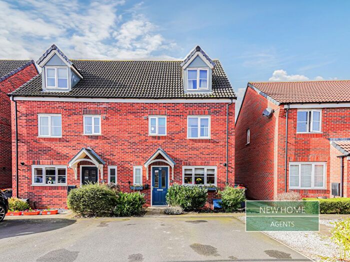 4 Bedroom Semi Detached House For Sale In Mosquito Grove, Hucknall, Nottingham, NG15