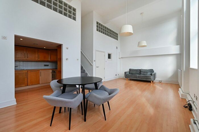 3 Bedroom Flat To Rent In Shillington Old School, Este Road, SW11